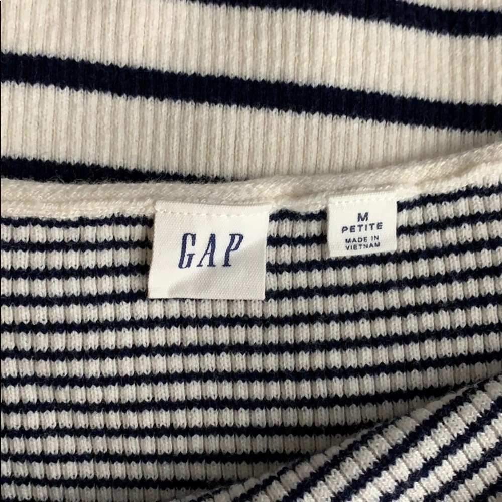 SALE Nwot GAP sweater - Picture 5 of 5